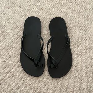 Maria Farro Vai Black Leather Criss Cross Flip Flop Sandal